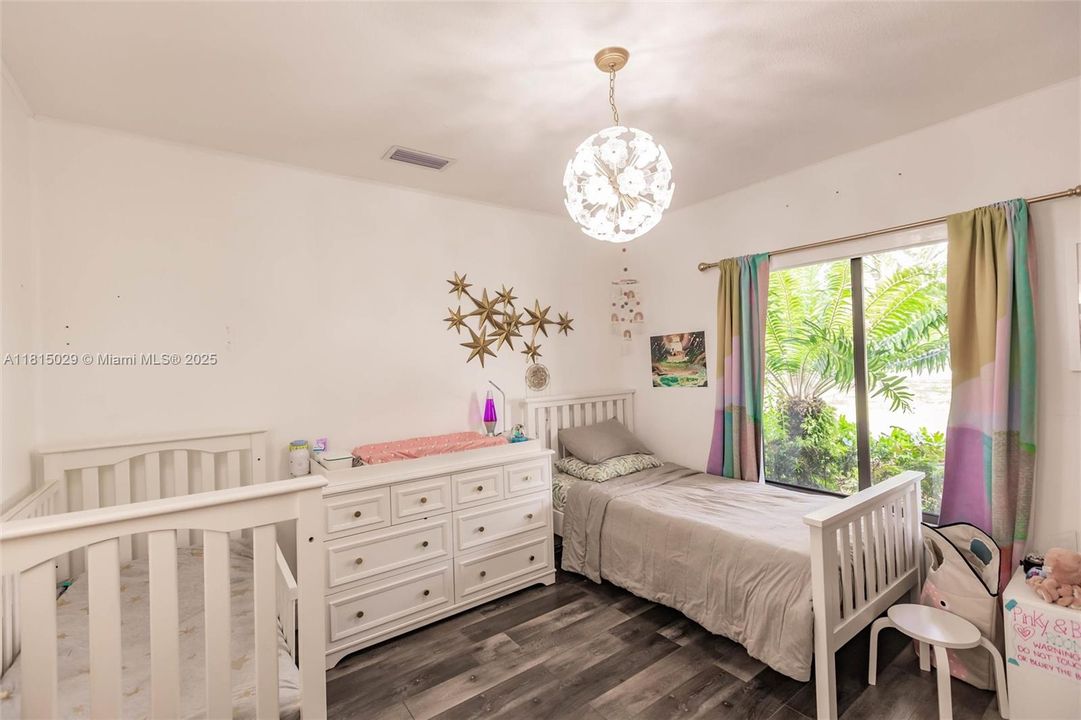 Под контрактом: $2,099,000 (4 спален, 3 ванн, 3994 Квадратных фут)