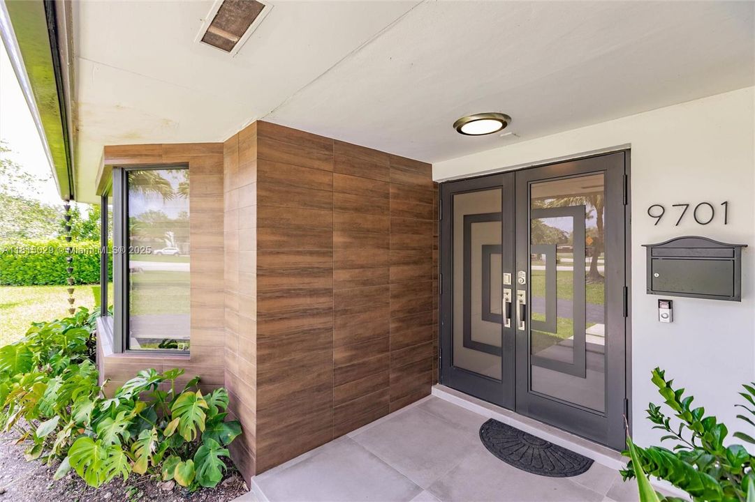 Под контрактом: $2,099,000 (4 спален, 3 ванн, 3994 Квадратных фут)