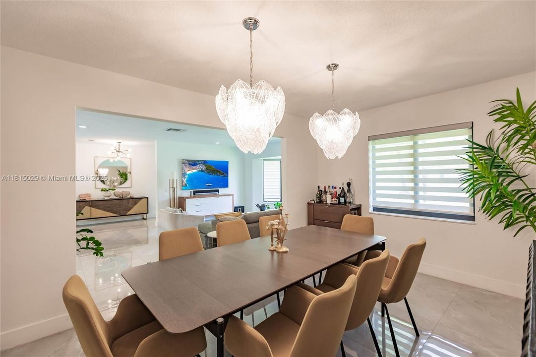 Под контрактом: $2,099,000 (4 спален, 3 ванн, 3994 Квадратных фут)