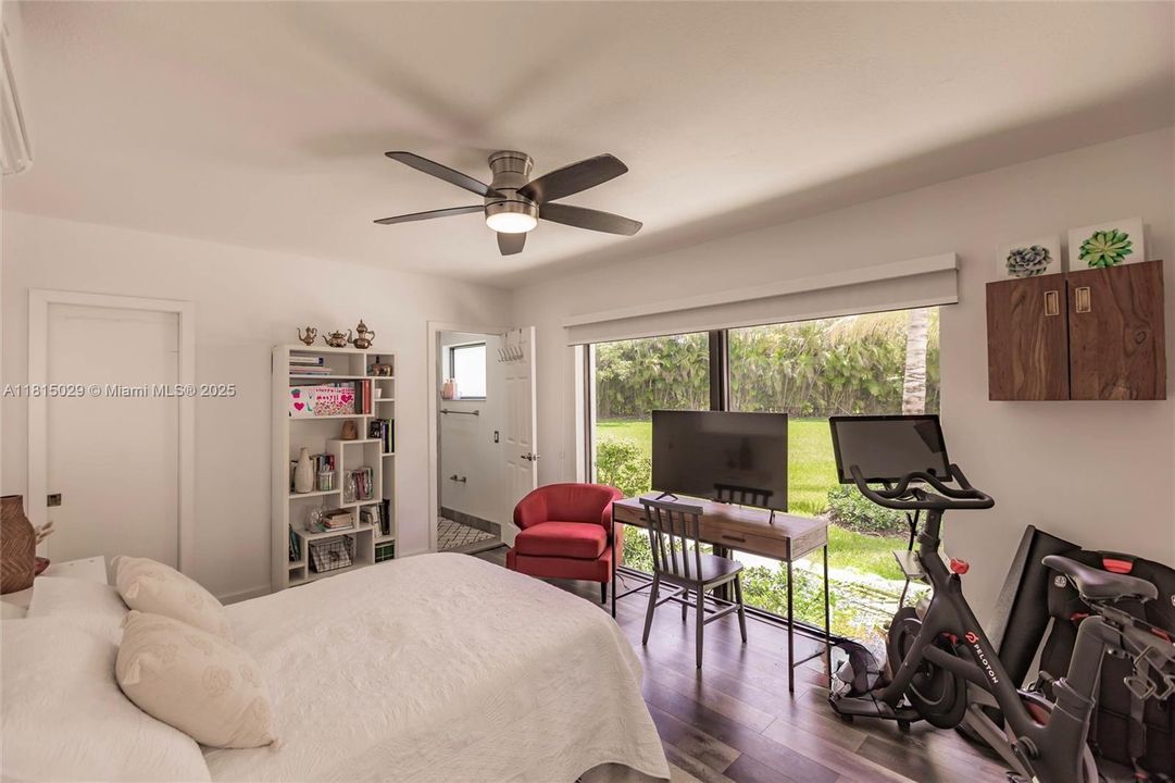 Под контрактом: $2,099,000 (4 спален, 3 ванн, 3994 Квадратных фут)