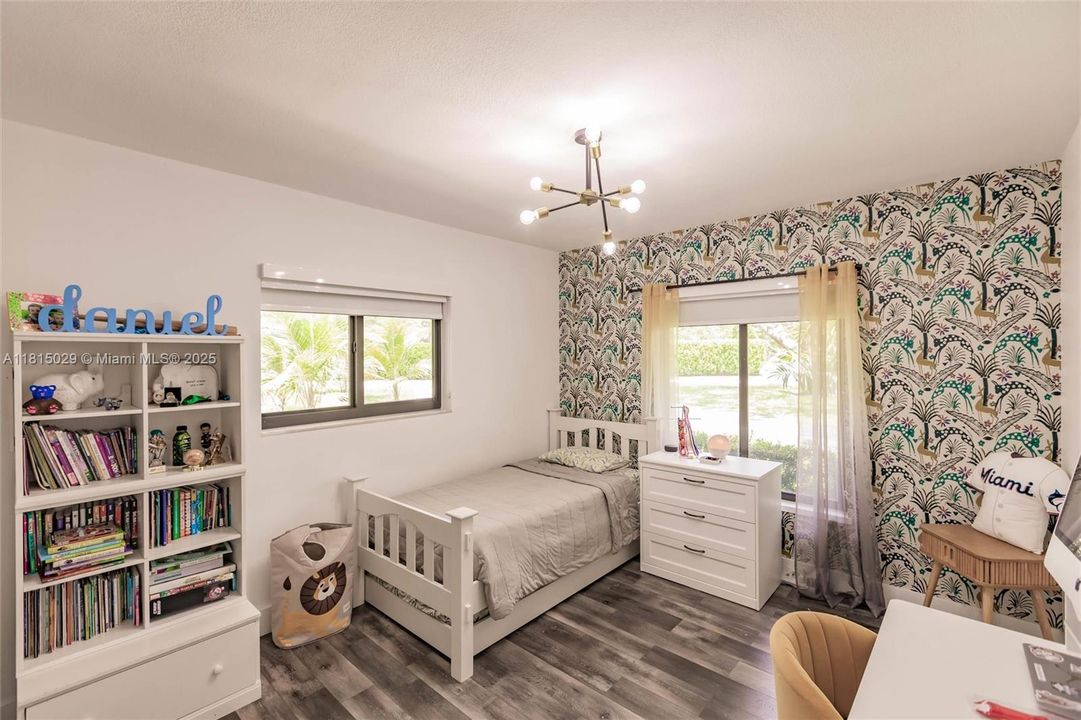 Под контрактом: $2,099,000 (4 спален, 3 ванн, 3994 Квадратных фут)