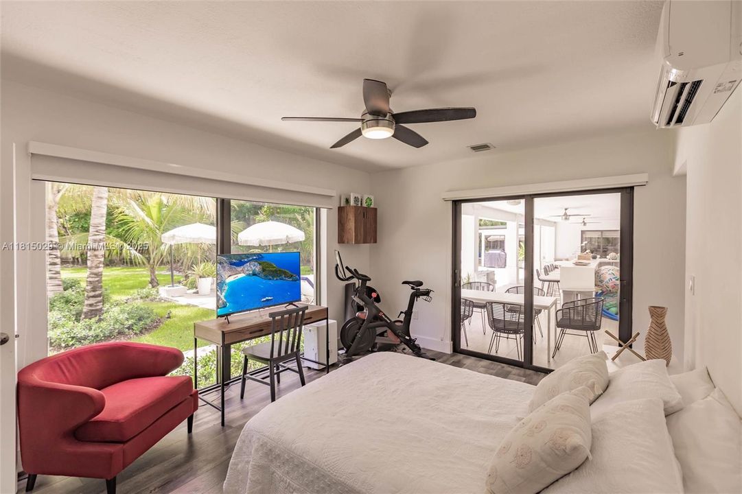 Под контрактом: $2,099,000 (4 спален, 3 ванн, 3994 Квадратных фут)