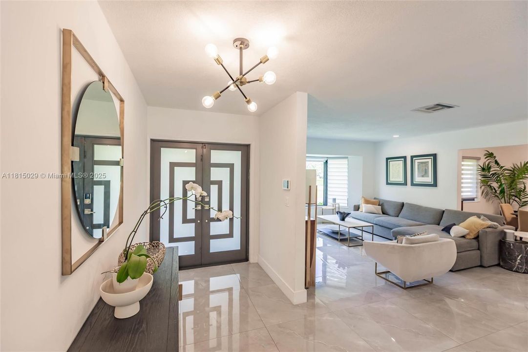 Под контрактом: $2,099,000 (4 спален, 3 ванн, 3994 Квадратных фут)