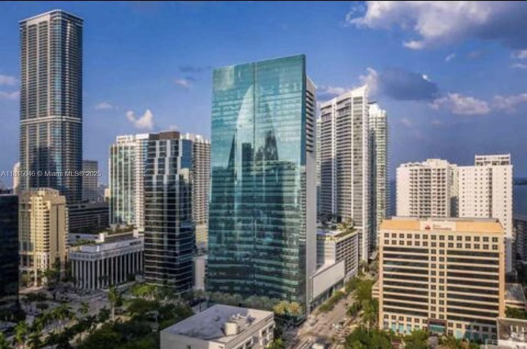 For Sale: $580,000 (1 beds, 1 baths, 764 Square Feet)