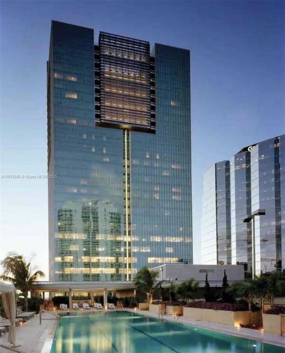 For Sale: $580,000 (1 beds, 1 baths, 764 Square Feet)