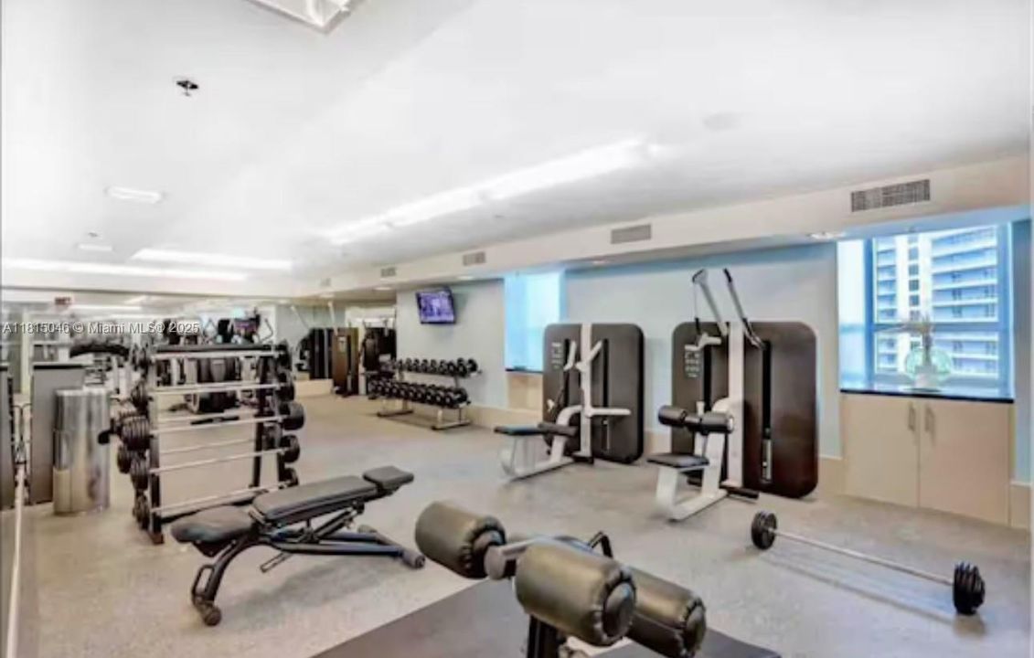 For Sale: $580,000 (1 beds, 1 baths, 764 Square Feet)