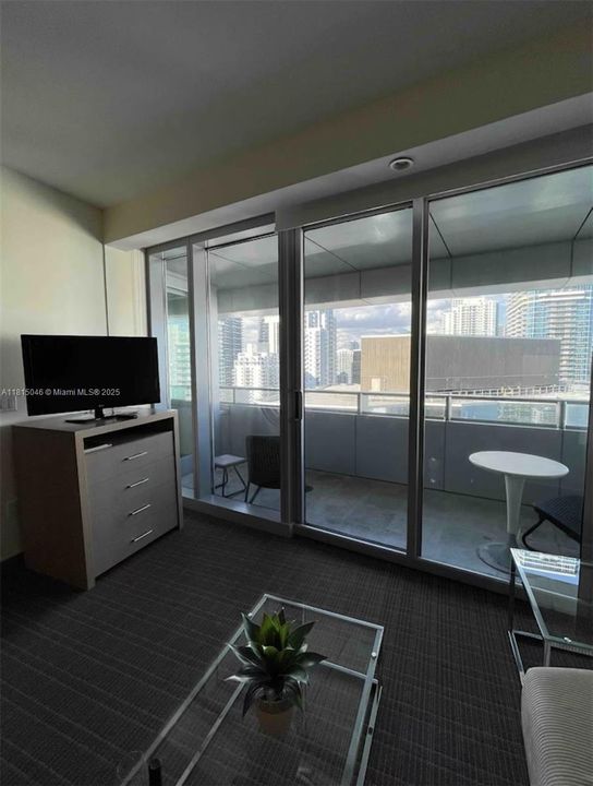 For Sale: $580,000 (1 beds, 1 baths, 764 Square Feet)