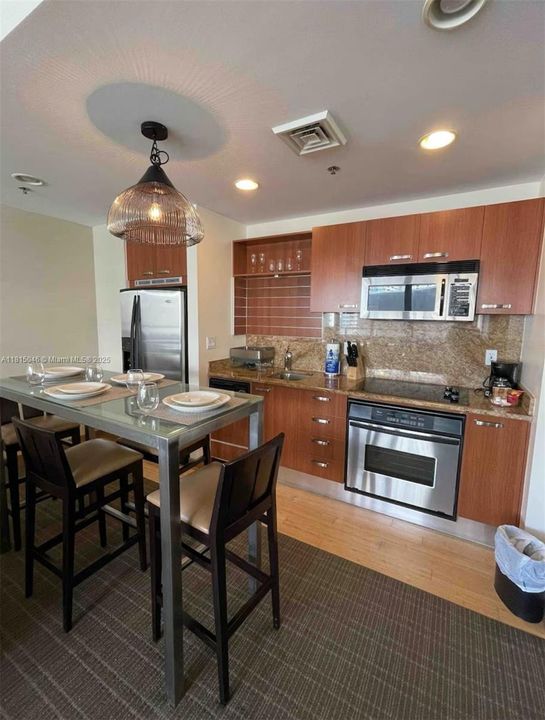 For Sale: $580,000 (1 beds, 1 baths, 764 Square Feet)