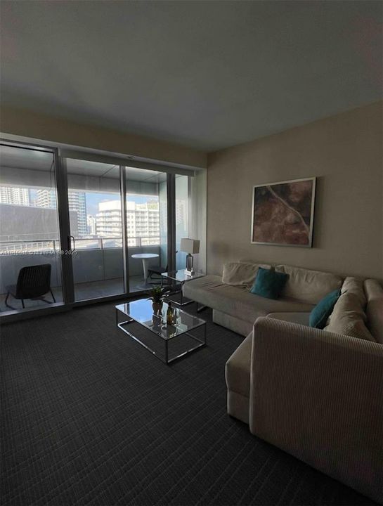 For Sale: $580,000 (1 beds, 1 baths, 764 Square Feet)