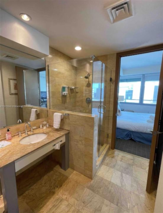 For Sale: $580,000 (1 beds, 1 baths, 764 Square Feet)