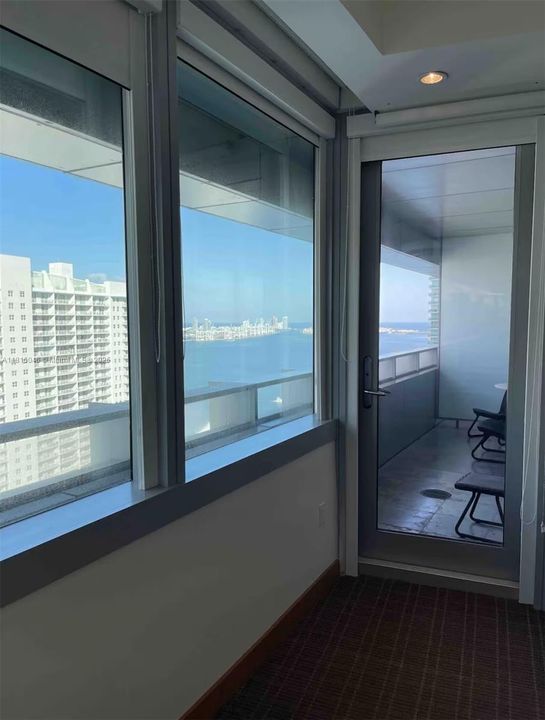 For Sale: $580,000 (1 beds, 1 baths, 764 Square Feet)