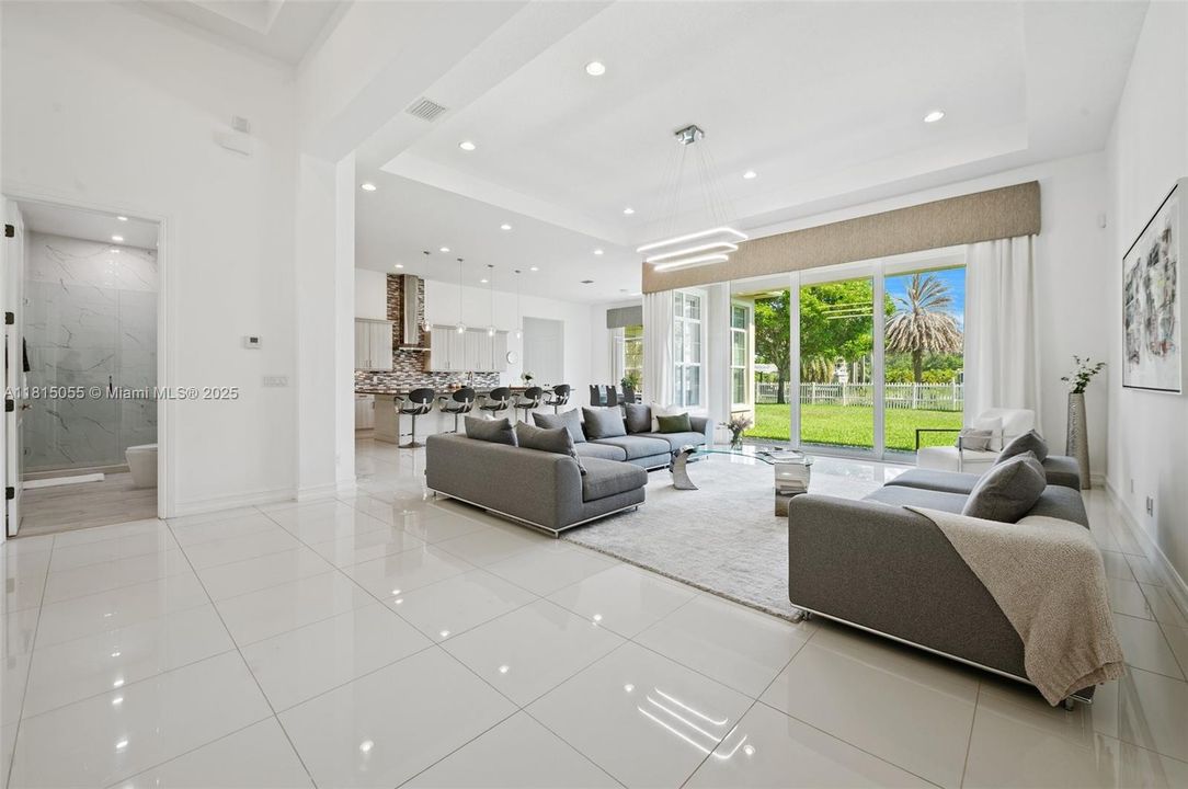 最近租的: $10,000 (4 贝兹, 4 浴室, 4690 平方英尺)