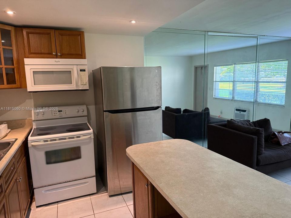 待售: $120,000 (1 贝兹, 1 浴室, 600 平方英尺)