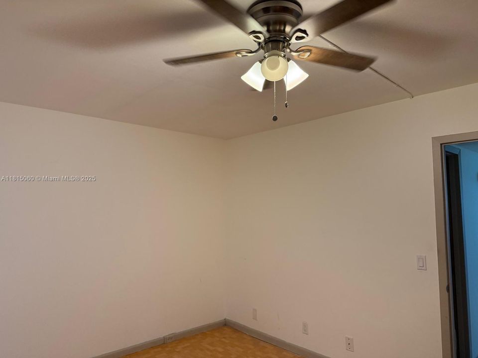 待售: $120,000 (1 贝兹, 1 浴室, 600 平方英尺)