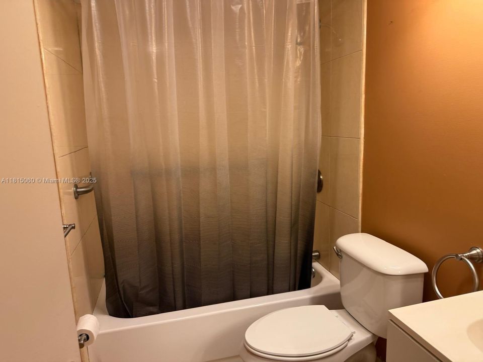 待售: $120,000 (1 贝兹, 1 浴室, 600 平方英尺)