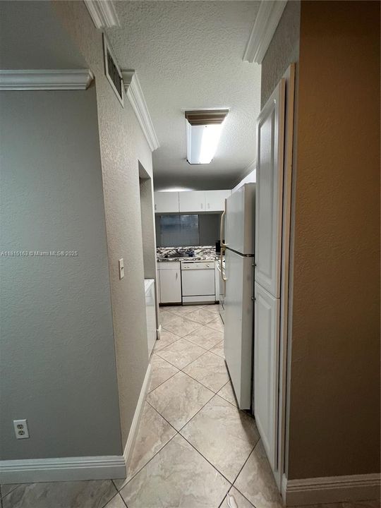 For Sale: $190,000 (1 beds, 1 baths, 816 Square Feet)
