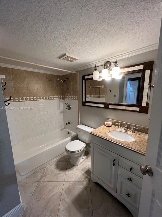 For Sale: $190,000 (1 beds, 1 baths, 816 Square Feet)