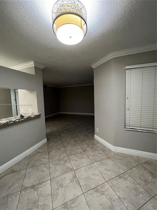 For Sale: $190,000 (1 beds, 1 baths, 816 Square Feet)