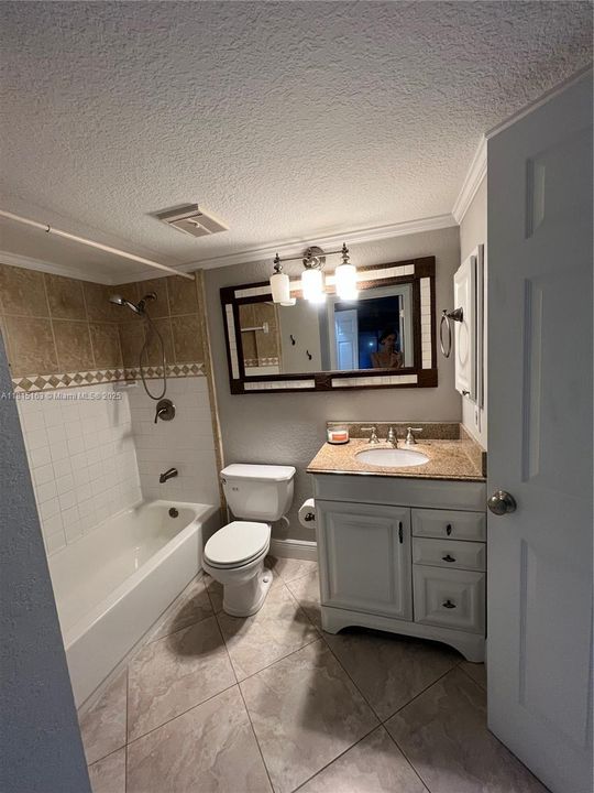 For Sale: $190,000 (1 beds, 1 baths, 816 Square Feet)