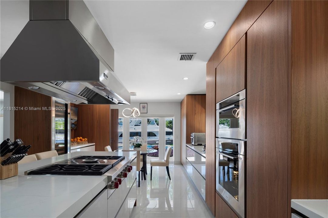 待售: $12,795,000 (6 贝兹, 6 浴室, 4085 平方英尺)