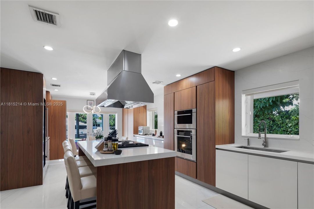 待售: $12,795,000 (6 贝兹, 6 浴室, 4085 平方英尺)