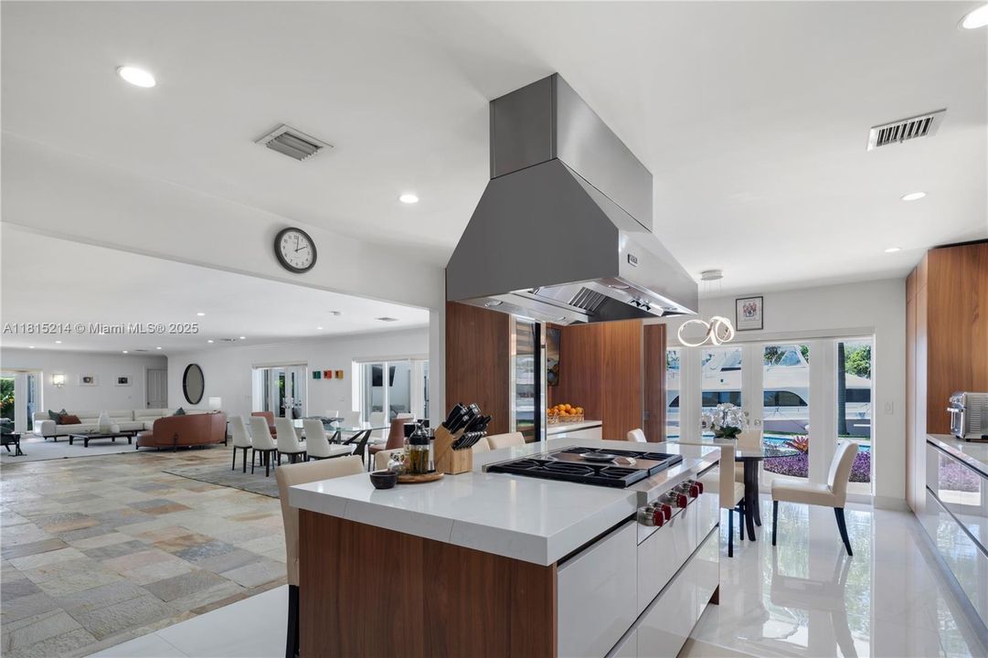 待售: $12,795,000 (6 贝兹, 6 浴室, 4085 平方英尺)