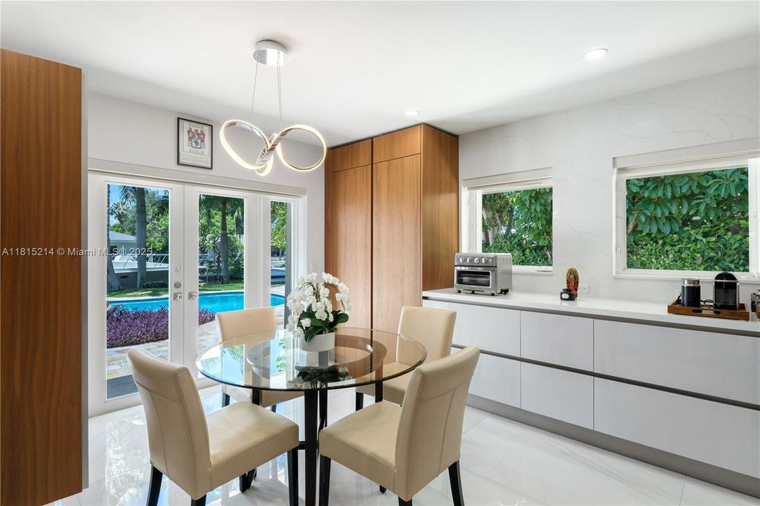 待售: $12,795,000 (6 贝兹, 6 浴室, 4085 平方英尺)