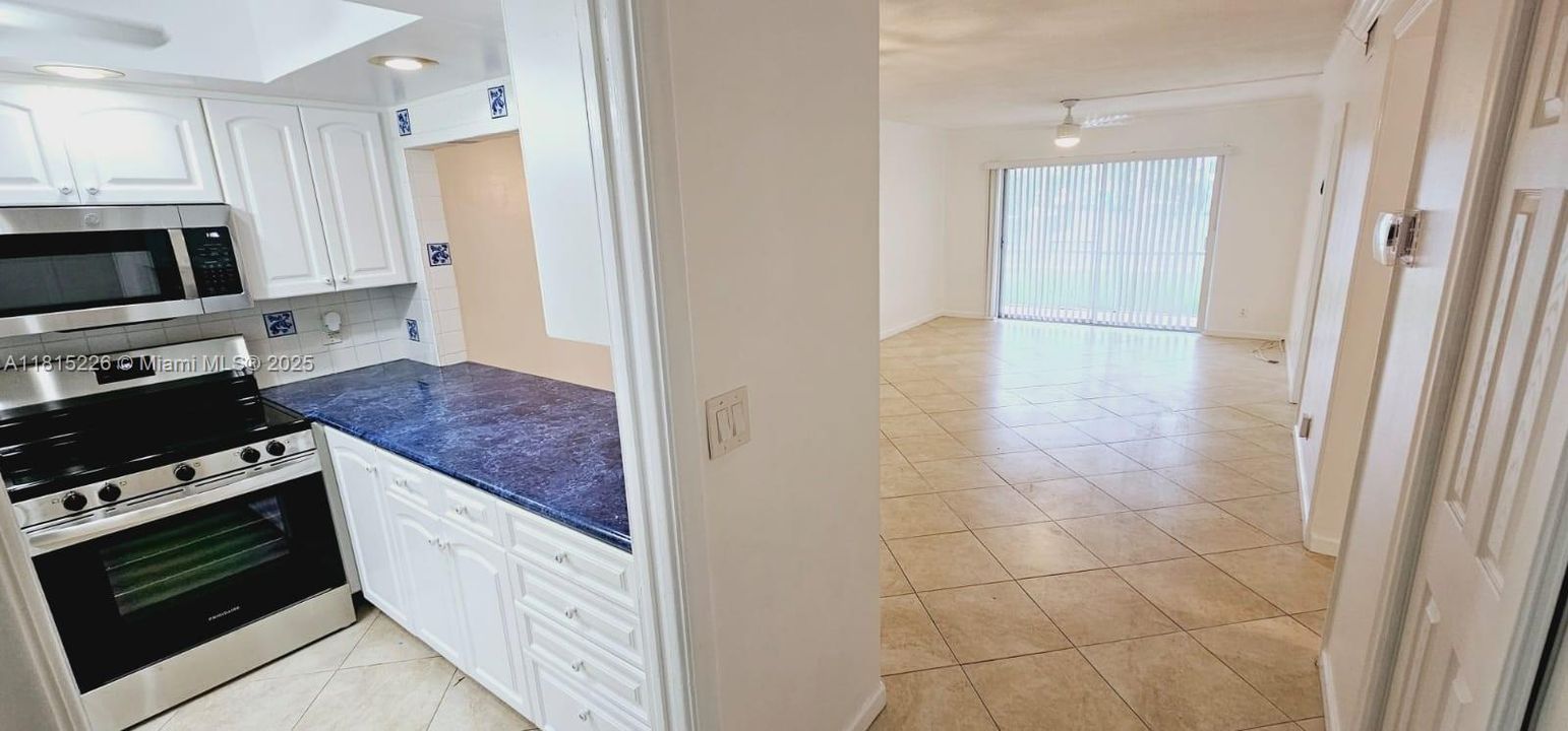 Active With Contract: $262,000 (2 beds, 2 baths, 950 Square Feet)