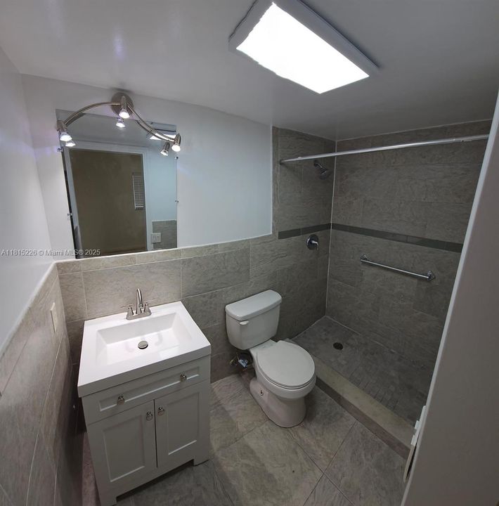 Active With Contract: $262,000 (2 beds, 2 baths, 950 Square Feet)