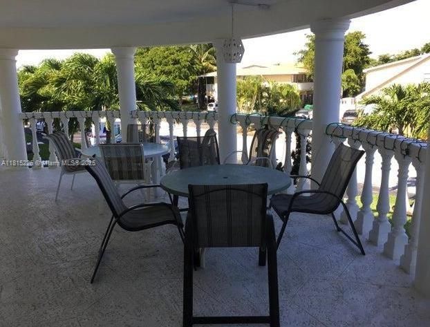 Active With Contract: $262,000 (2 beds, 2 baths, 950 Square Feet)