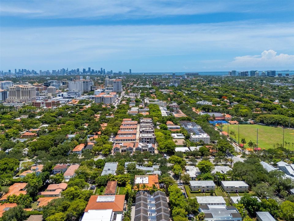 最近售出: $1,349,000 (4 贝兹, 3 浴室, 2279 平方英尺)