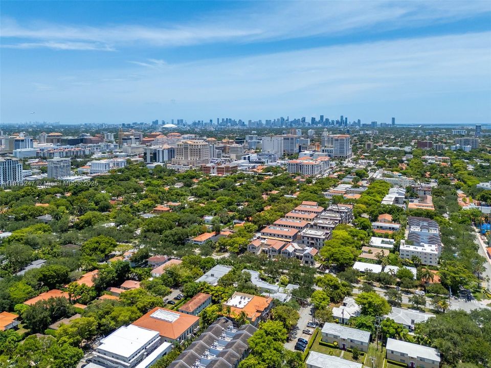 最近售出: $1,349,000 (4 贝兹, 3 浴室, 2279 平方英尺)