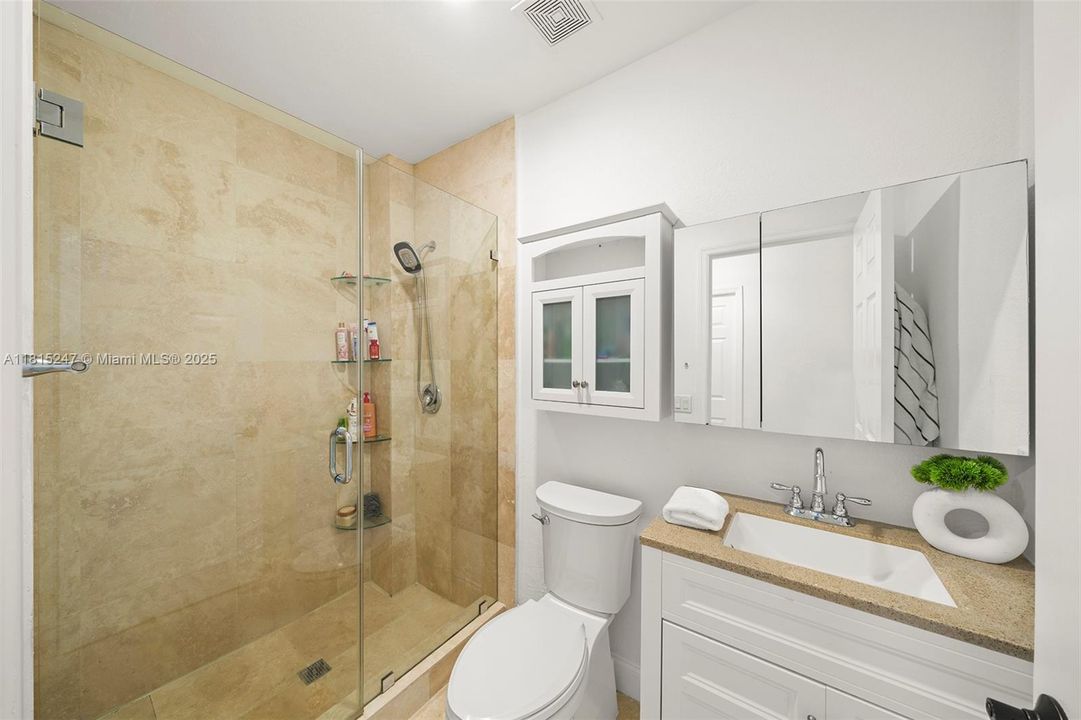 最近售出: $1,349,000 (4 贝兹, 3 浴室, 2279 平方英尺)