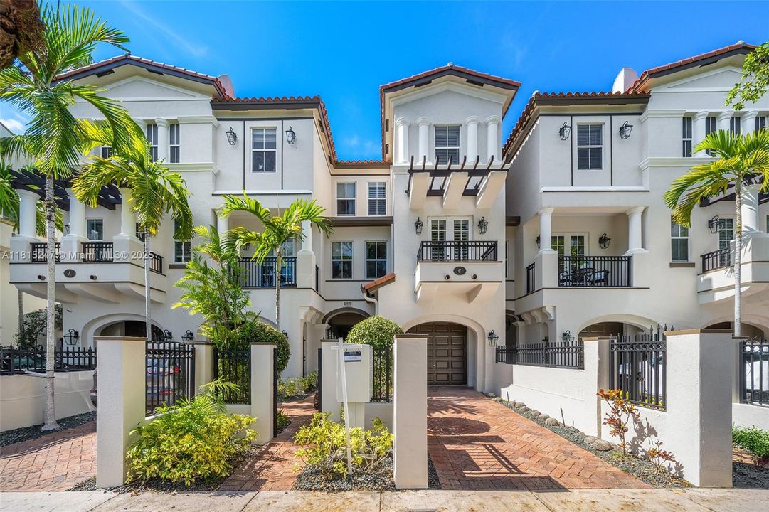 最近售出: $1,349,000 (4 贝兹, 3 浴室, 2279 平方英尺)