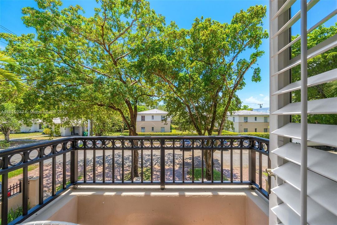 最近售出: $1,349,000 (4 贝兹, 3 浴室, 2279 平方英尺)