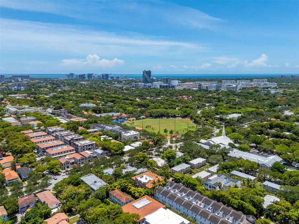 最近售出: $1,349,000 (4 贝兹, 3 浴室, 2279 平方英尺)