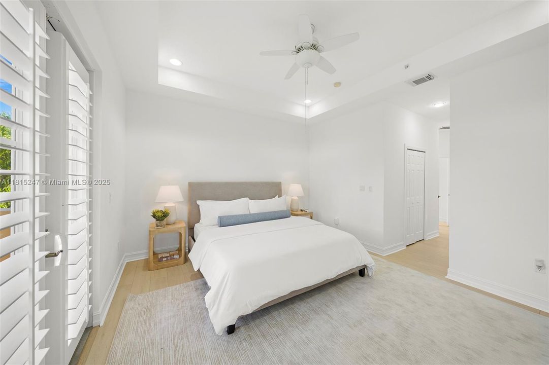 最近售出: $1,349,000 (4 贝兹, 3 浴室, 2279 平方英尺)