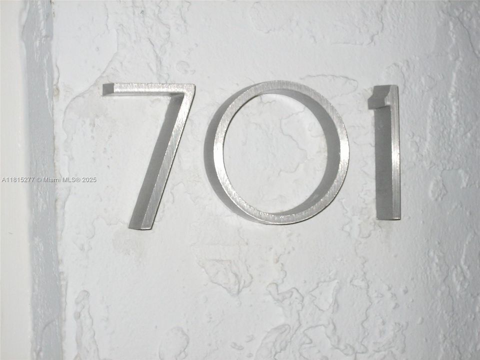 For Sale: $439,000 (2 beds, 1 baths, 915 Square Feet)