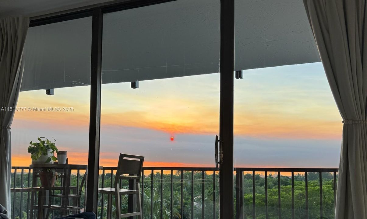 For Sale: $439,000 (2 beds, 1 baths, 915 Square Feet)