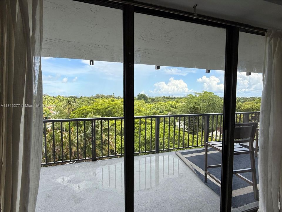 For Sale: $439,000 (2 beds, 1 baths, 915 Square Feet)