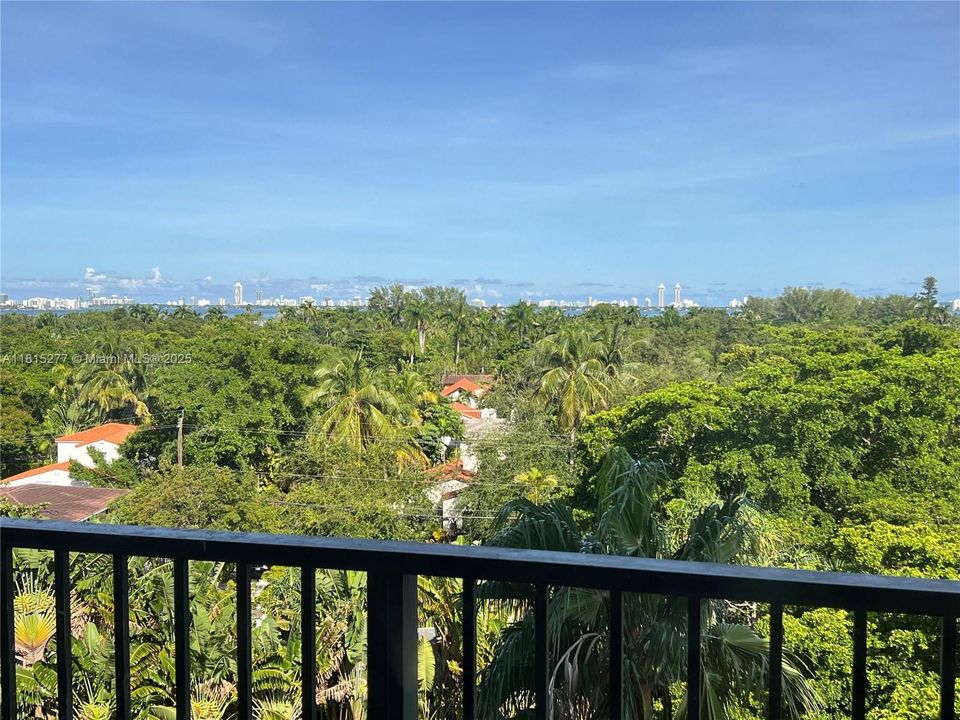 For Sale: $439,000 (2 beds, 1 baths, 915 Square Feet)