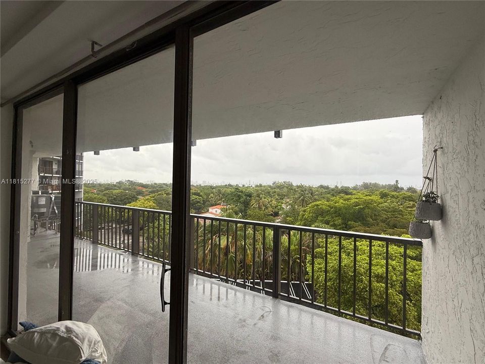 For Sale: $439,000 (2 beds, 1 baths, 915 Square Feet)