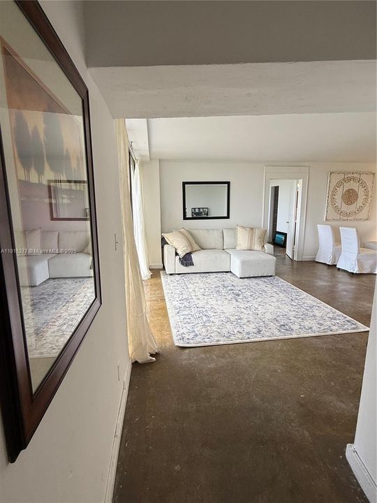 For Sale: $439,000 (2 beds, 1 baths, 915 Square Feet)