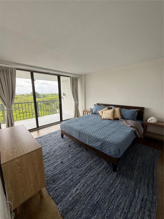 For Sale: $439,000 (2 beds, 1 baths, 915 Square Feet)