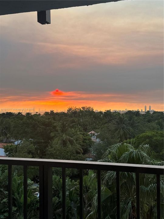 For Sale: $439,000 (2 beds, 1 baths, 915 Square Feet)