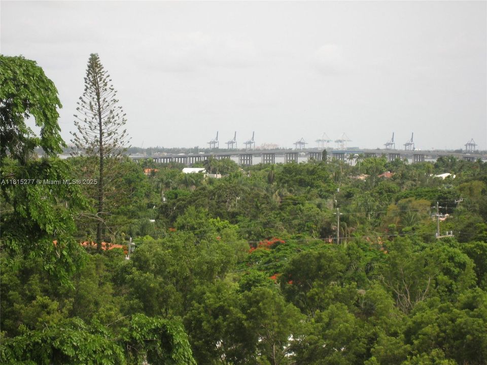 For Sale: $439,000 (2 beds, 1 baths, 915 Square Feet)