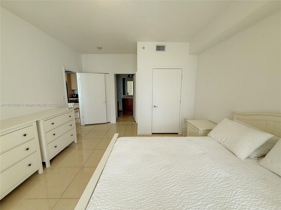 En Venta: $545,000 (2 camas, 2 baños, 1013 Pies cuadrados)