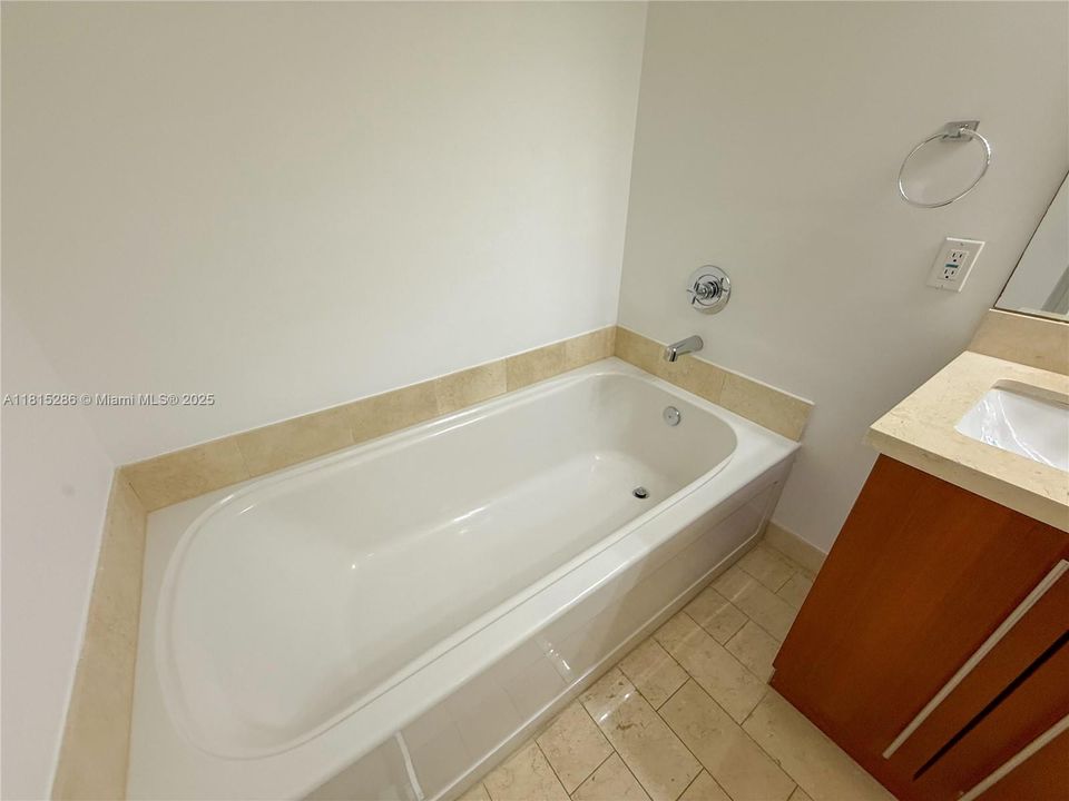 En Venta: $545,000 (2 camas, 2 baños, 1013 Pies cuadrados)