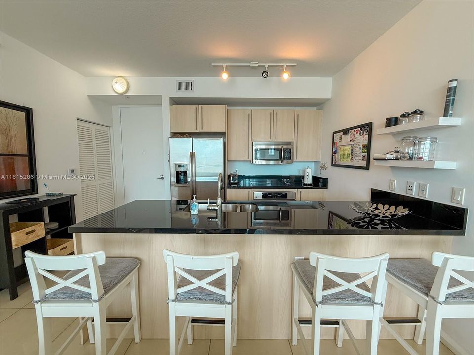 En Venta: $545,000 (2 camas, 2 baños, 1013 Pies cuadrados)