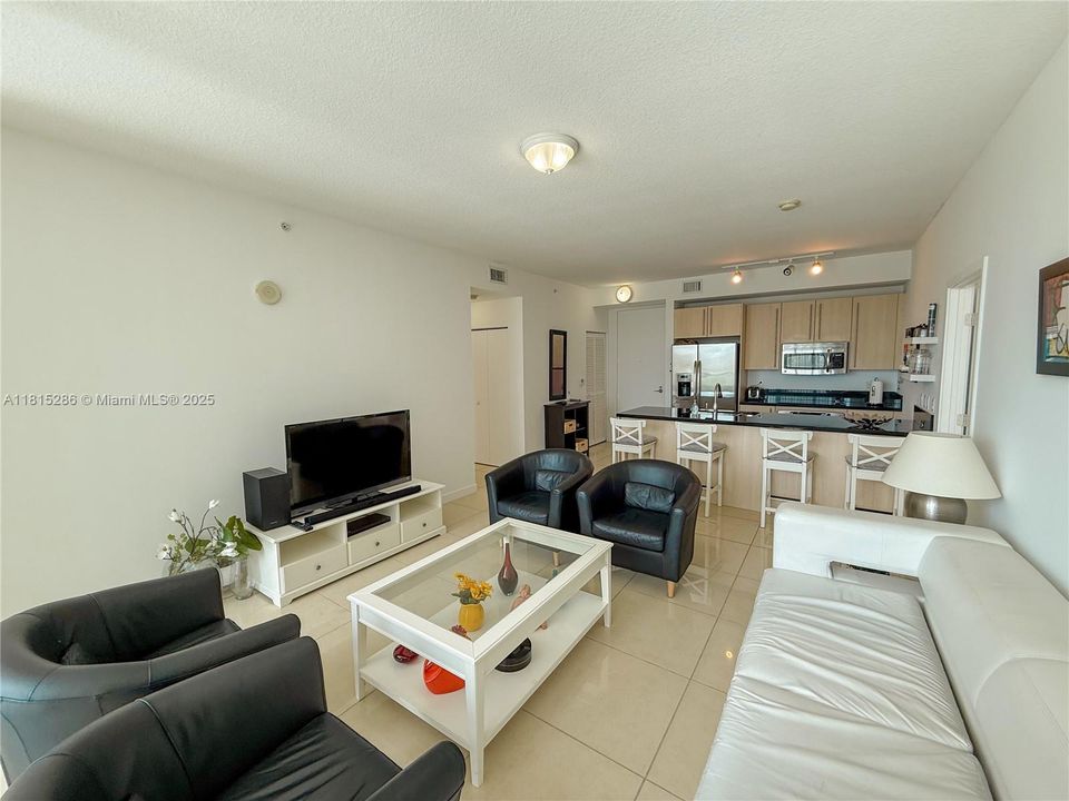 En Venta: $545,000 (2 camas, 2 baños, 1013 Pies cuadrados)